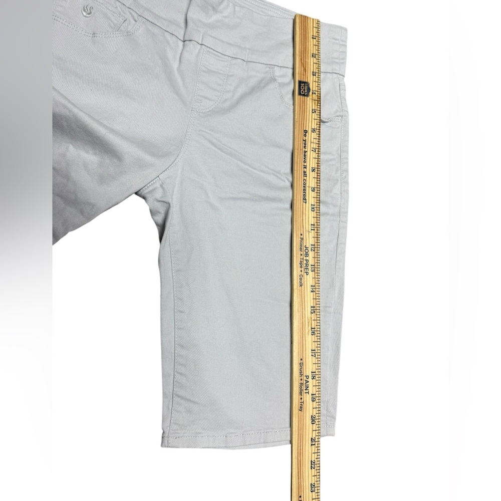 Gloria Vanderbilt all around slimming affect Amanda womenâs size 4 piece shorts. - Picture 4 of 6